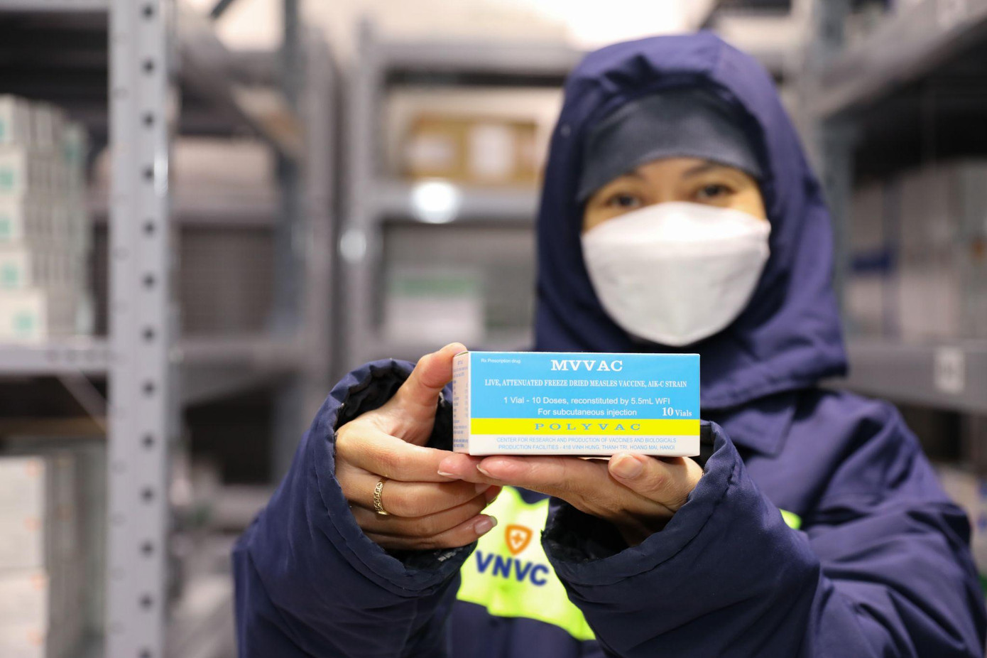 500.000 liều vắc xin sởi VNVC trao tặng Bộ Y tế là vắc xin sởi đơn MVVAC. Ảnh: Hữu Thuận 500.000 liều vắc xin sởi VNVC trao tặng Bộ Y tế là vắc xin sởi đơn MVVAC. Ảnh: Hữu Thuận