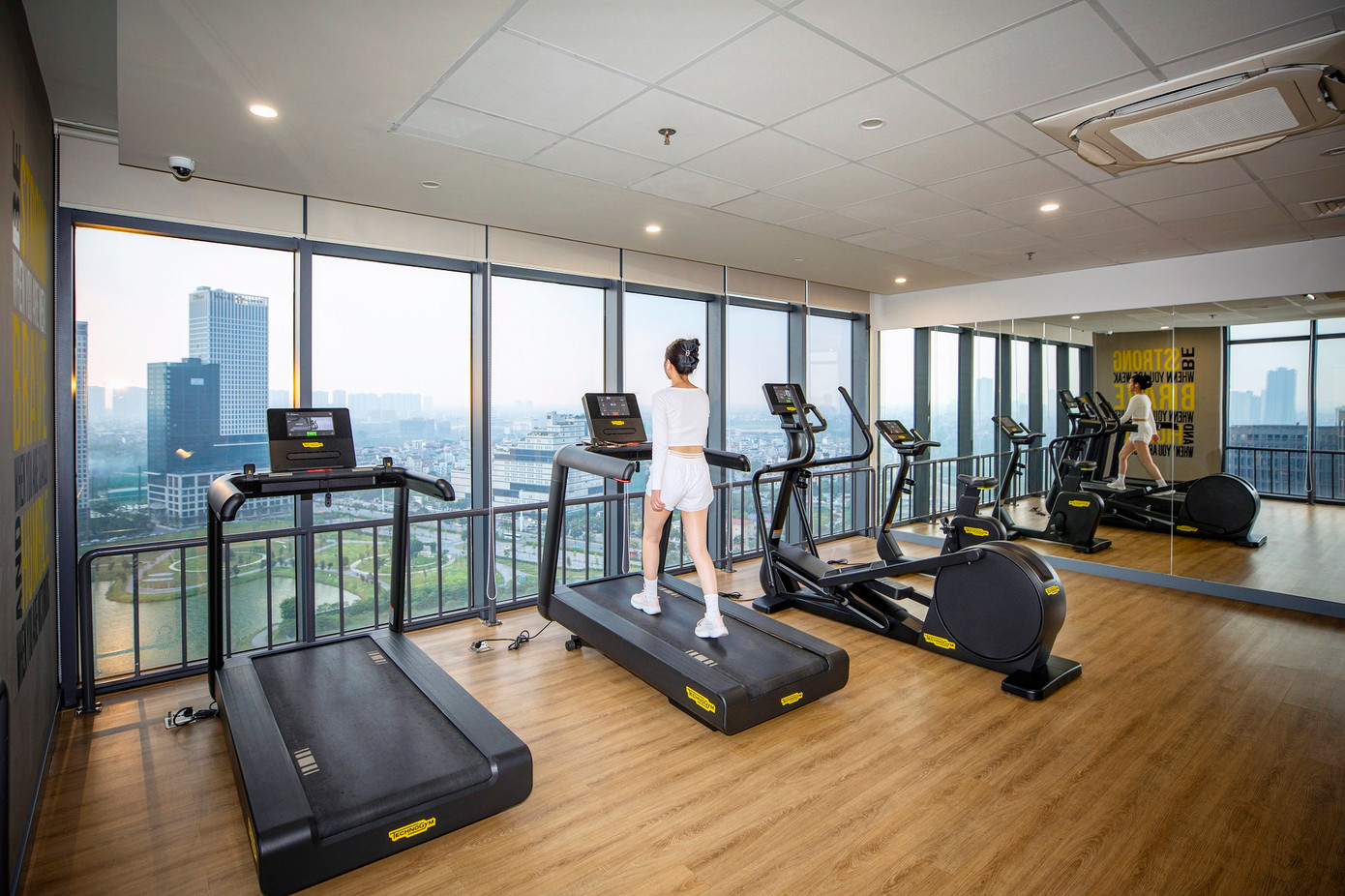 Phòng gym hiện đại nằm tại tầng 23 với tầm view panorama – đặc quyền dành riêng cho cư dân