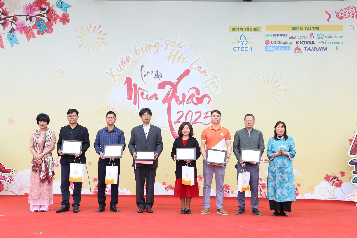 Đại diện một số doanh nghiệp đã đồng hành cùng Lễ hội Mùa Xuân năm nay.