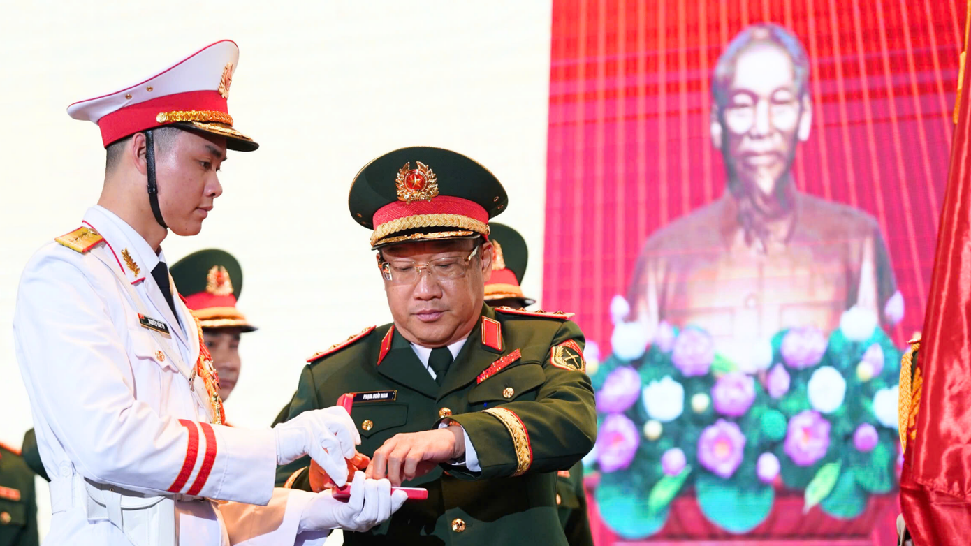 Thượng tướng Phạm Hoài Nam, Ủy viên Ban chấp hành Trung ương Đảng, Ủy viên Quân ủy Trung ương, Thứ trưởng Bộ Quốc phòng bày tỏ sự hoan nghênh, đánh giá cao quyết tâm, sáng tạo, nỗ lực của Tổng Công ty CP Công trình Viettel (Viettel Construction) trong suốt 30 năm qua Thượng tướng Phạm Hoài Nam, Ủy viên Ban chấp hành Trung ương Đảng, Ủy viên Quân ủy Trung ương, Thứ trưởng Bộ Quốc phòng bày tỏ sự hoan nghênh, đánh giá cao quyết tâm, sáng tạo, nỗ lực của Tổng Công ty CP Công trình Viettel (Viettel Construction) trong suốt 30 năm qua