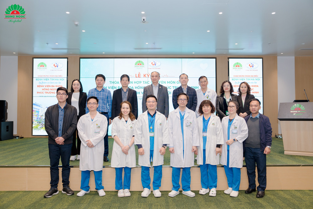 Các lãnh đạo cùng chuyên gia của hai bệnh viện tại lễ ký kết hợp tác chuyên môn Các lãnh đạo cùng chuyên gia của hai bệnh viện tại lễ ký kết hợp tác chuyên môn