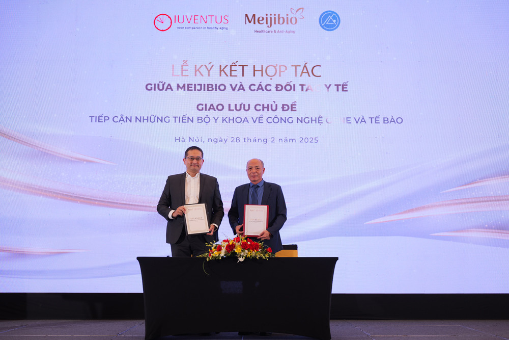 TS.BSCKII. Nguyễn Tiến Dũng - Giám đốc chuyên môn Meijibio Việt Nam và Ông John Wei-Yuan Yu – Người sáng lập, CEO IUVENTUS - một trong những tập đoàn hàng đầu Singapone về công nghệ Gen.