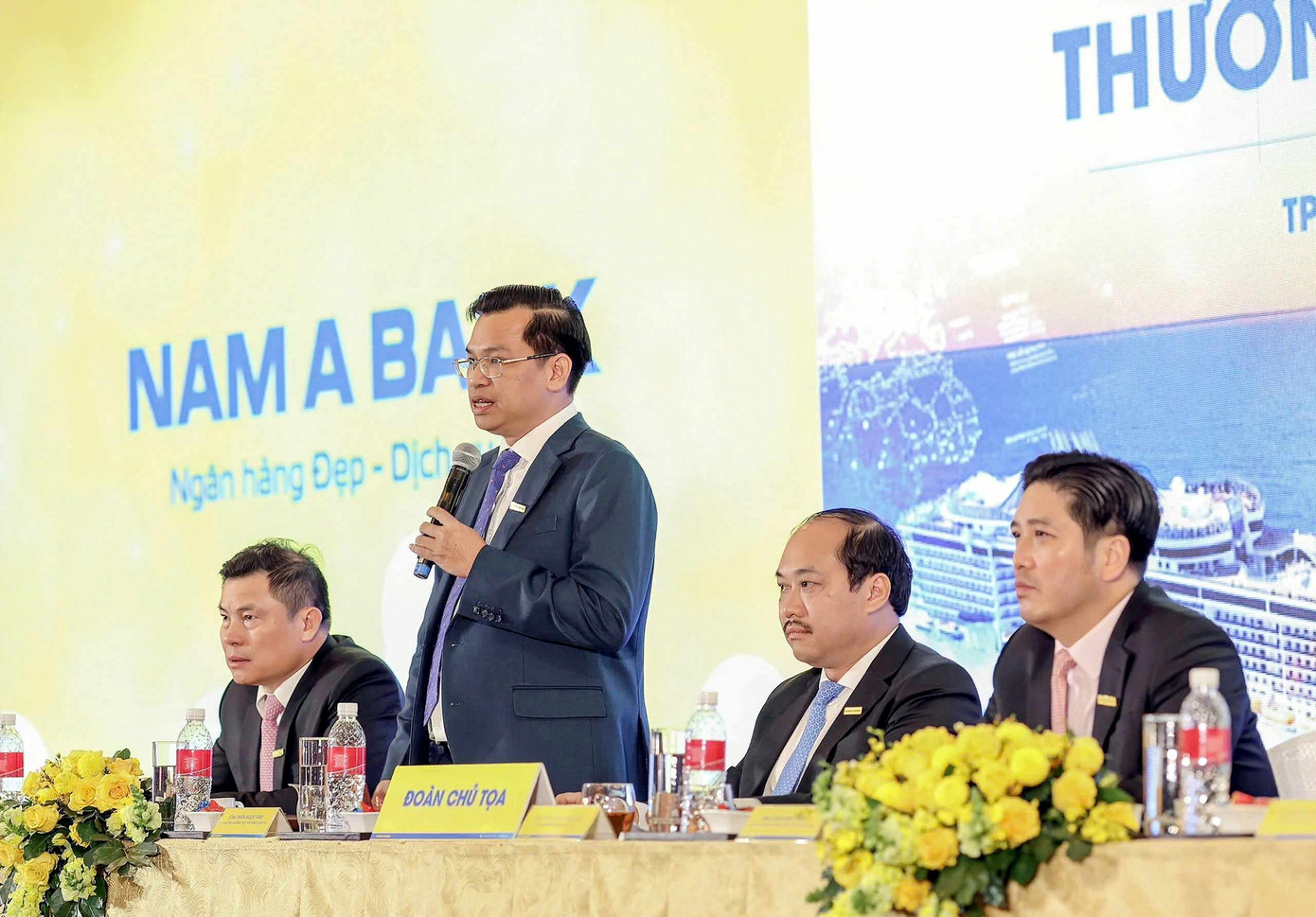 Ông Trần Ngọc Tâm – Phó Chủ tịch Thường trực HĐQT Nam A Bank phát biểu tại Đại hội.