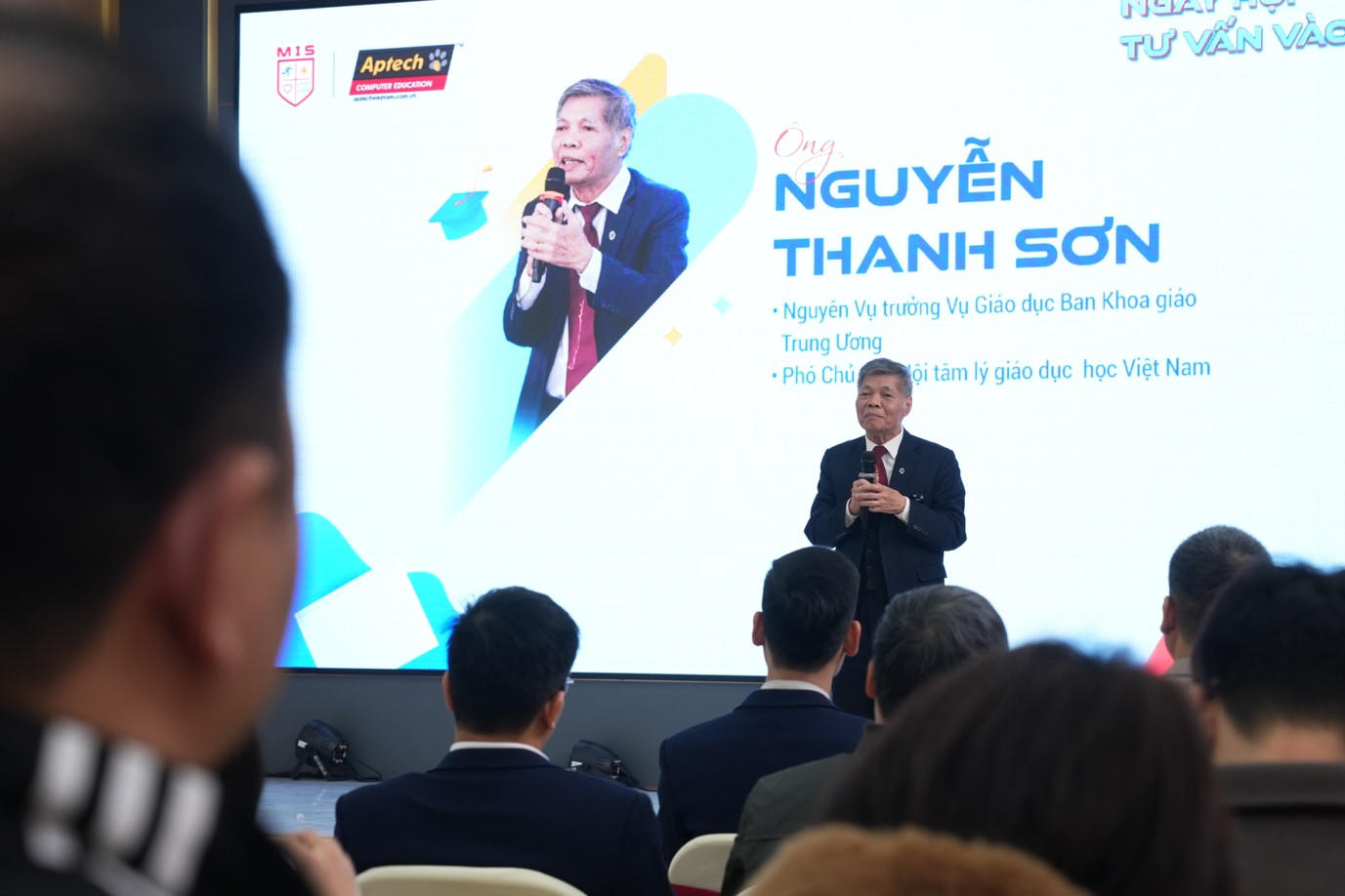 Các chuyên gia giáo dục hàng đầu đều cho rằng khi thời đại đã thay đổi, tư duy chọn trường cũng cần thay đổi để phù hợp với xu thế mới.