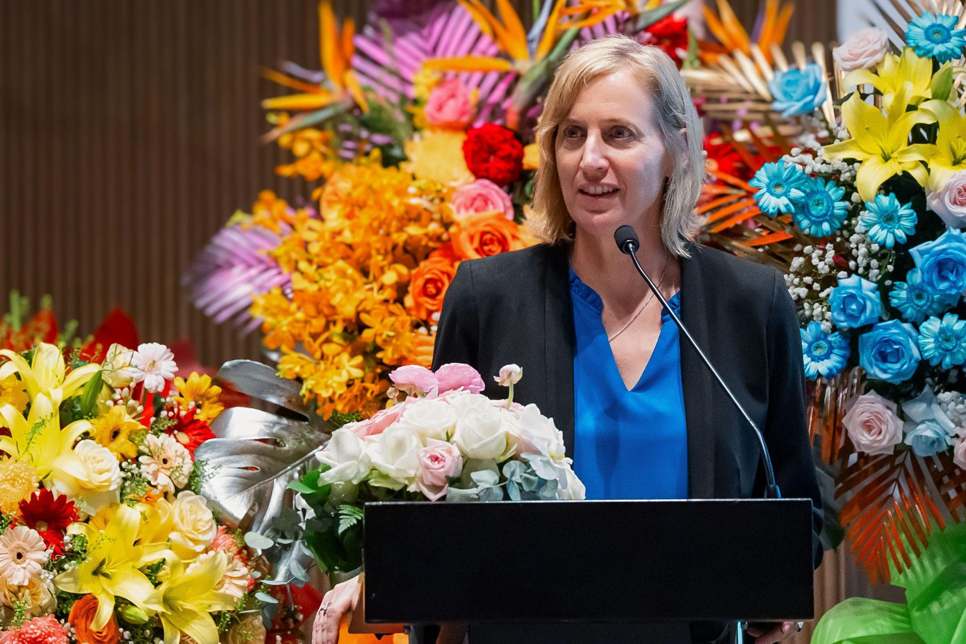 Bà Susan Burns, Tổng lãnh sự Hoa Kỳ đánh giá quan hệ hợp tác giữa VNVC và Pfizer đánh dấu một cột mốc quan trọng trong quan hệ đối tác ngày càng phát triển giữa Hoa Kỳ và Việt Nam. Ảnh: Hữu Luận