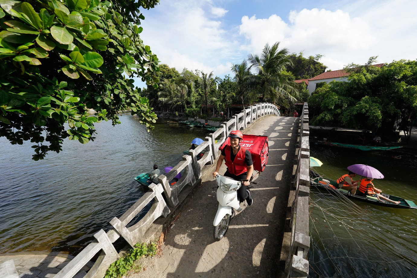 J&T Express là đơn vị giao hàng chặng cuối được nhiều nhà bán lựa chọn J&T Express là đơn vị giao hàng chặng cuối được nhiều nhà bán lựa chọn