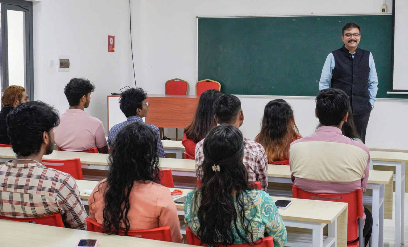 Ông Vipra Pandey - Tổng Lãnh sự Ấn Độ khích lệ sinh viên học tập, trau dồi kiến thức Ông Vipra Pandey - Tổng Lãnh sự Ấn Độ khích lệ sinh viên học tập, trau dồi kiến thức