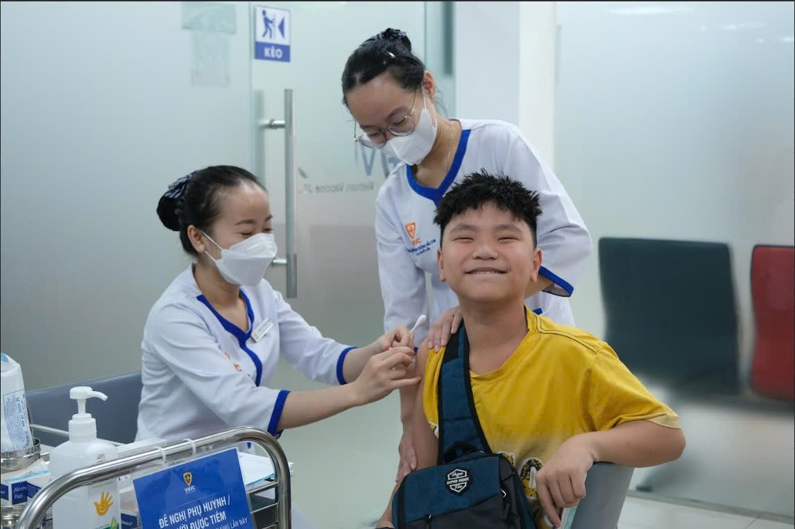 Trẻ tiêm vắc xin tại VNVC. Ảnh: Ngọc Nhung