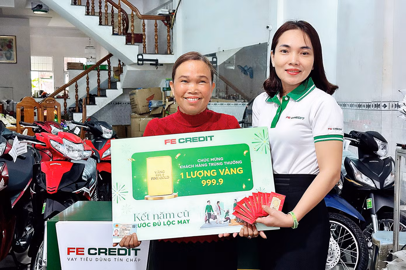 “Kết năm cũ, rước đủ lộc may” là một trong nhiều chương trình tri ân khách hàng có giá trị giải thưởng lớn. Ảnh FE CREDIT.