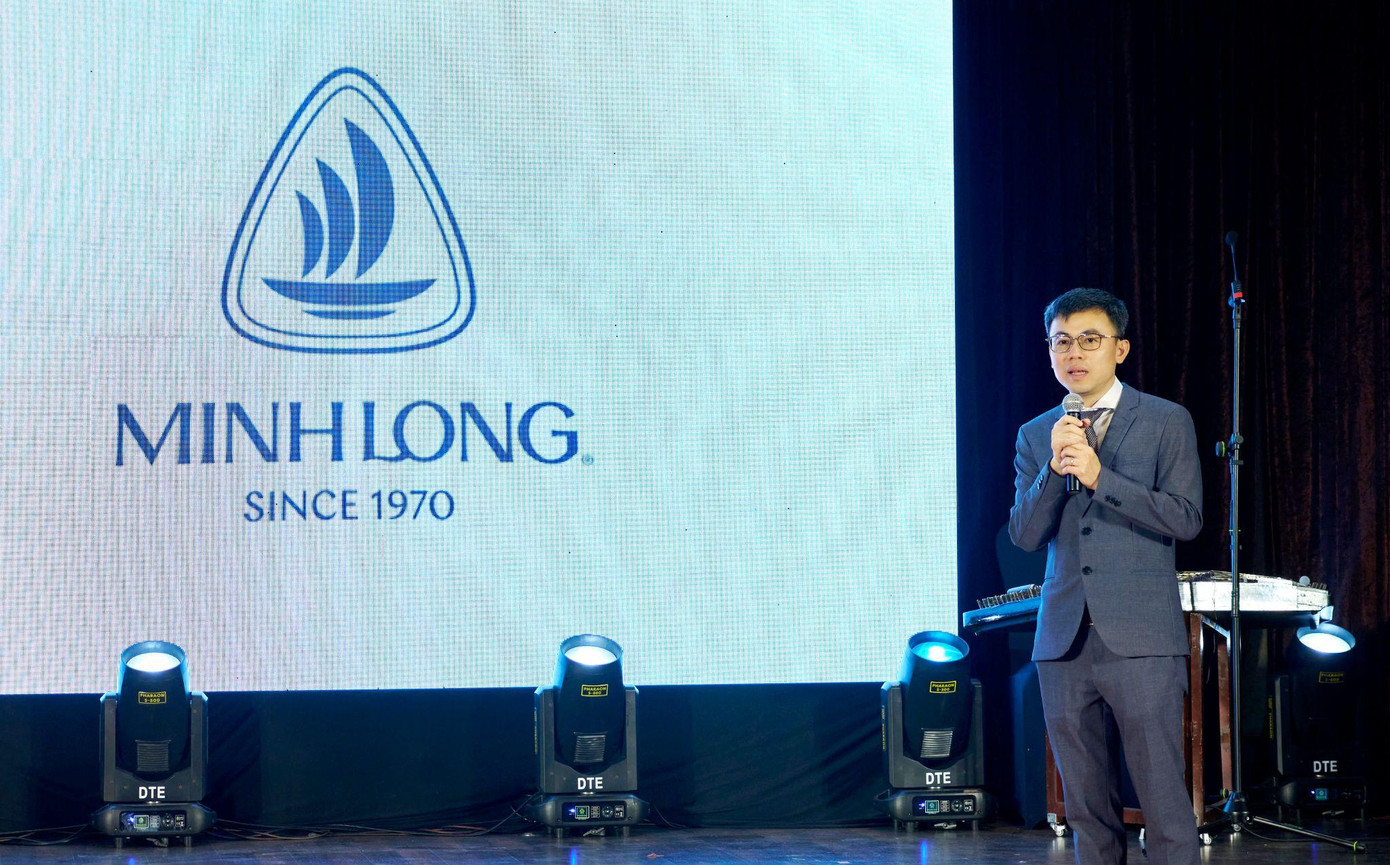 Ông Lý Huy Sáng - Tổng Giám đốc Minh Long giới thiệu logo mới