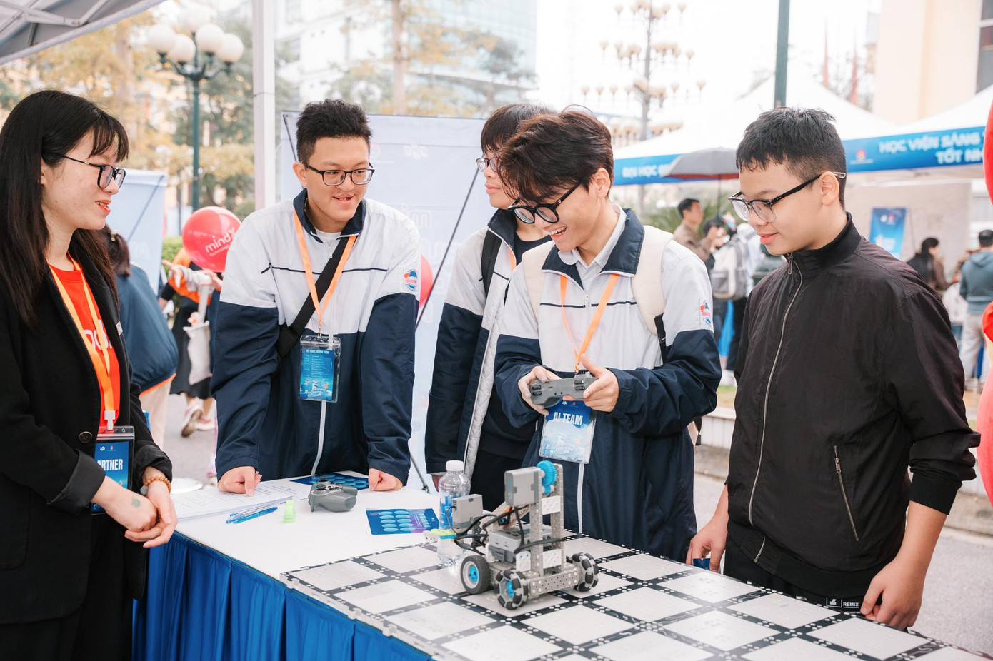 Học sinh thích thú trải nghiệm không gian công nghệ tại sự kiện Học sinh thích thú trải nghiệm không gian công nghệ tại sự kiện