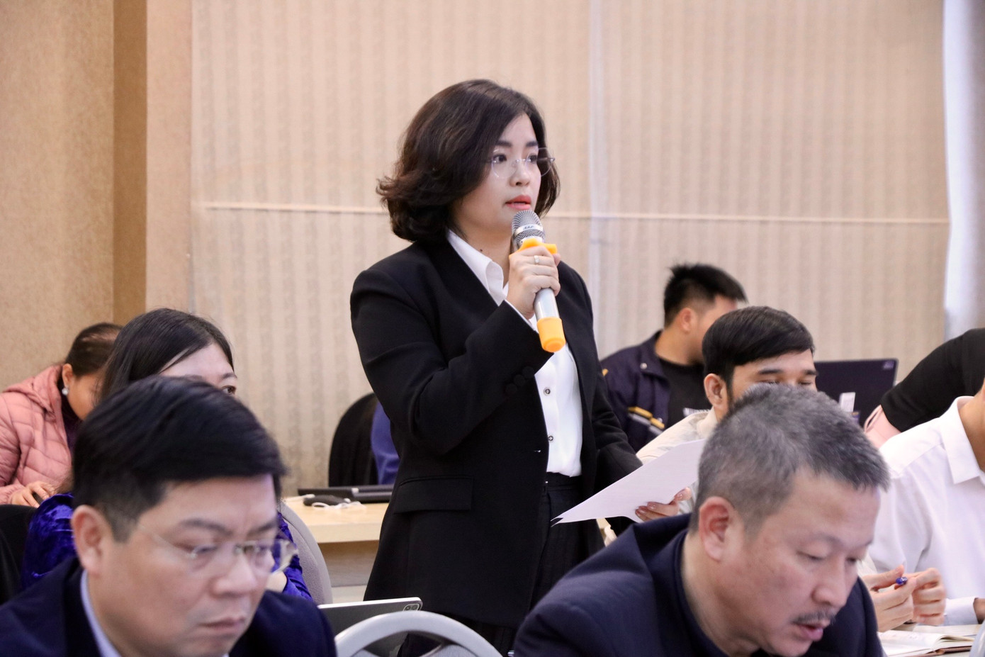 Bà Vũ Lan Hương, Phó Giám đốc Công ty Thuốc lá Thăng Long phát biểu tại hội thảo. Bà Vũ Lan Hương, Phó Giám đốc Công ty Thuốc lá Thăng Long phát biểu tại hội thảo.