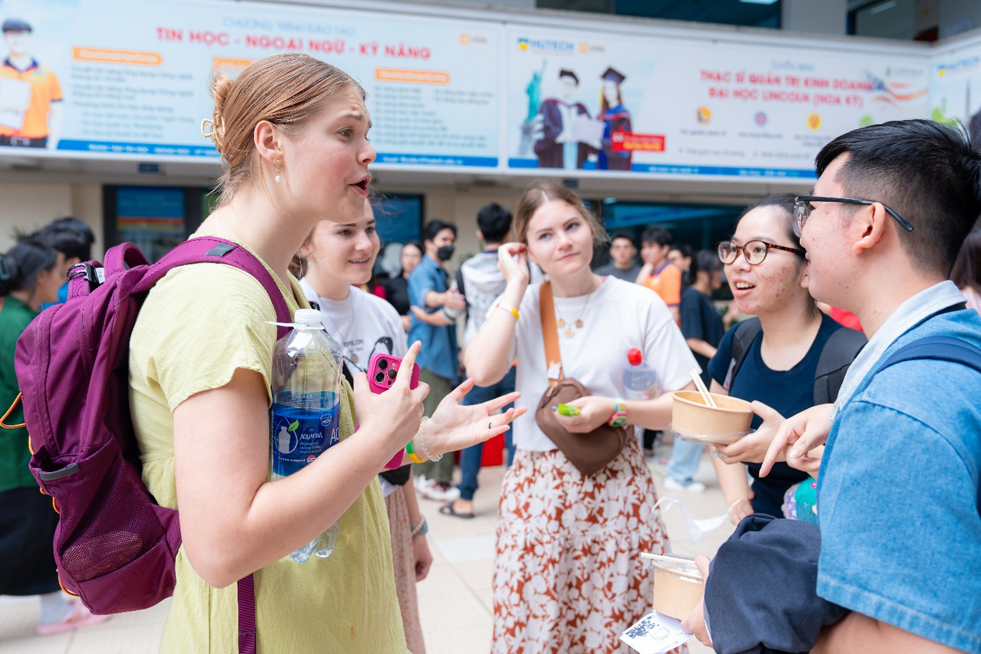 Thường xuyên giao lưu cùng bạn bè nước ngoài là “đặc sản hội nhập” tại I-HUTECH Thường xuyên giao lưu cùng bạn bè nước ngoài là “đặc sản hội nhập” tại I-HUTECH