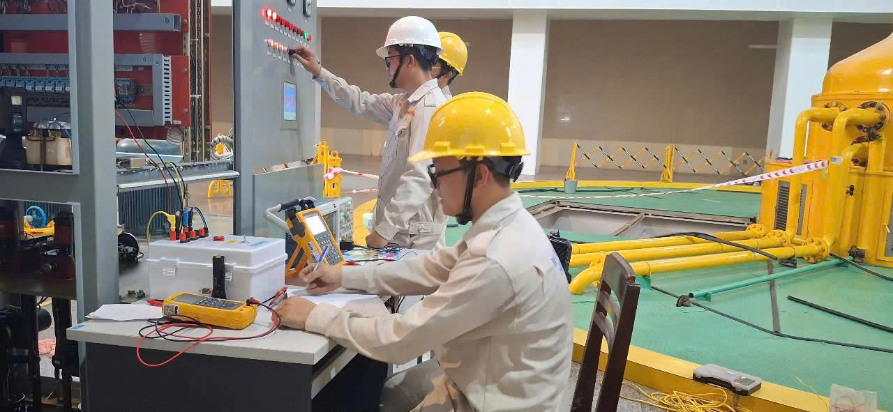 Nhóm công tác thử nghiệm hệ thống điều tốc tổ máy H1