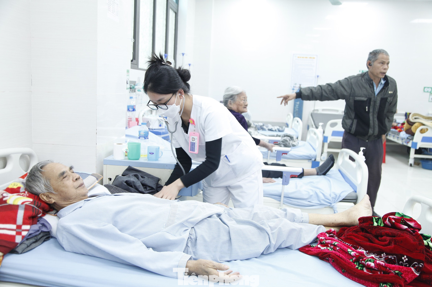 Chăm sóc bệnh nhân tại Trung tâm Y tế thị xã Việt Yên