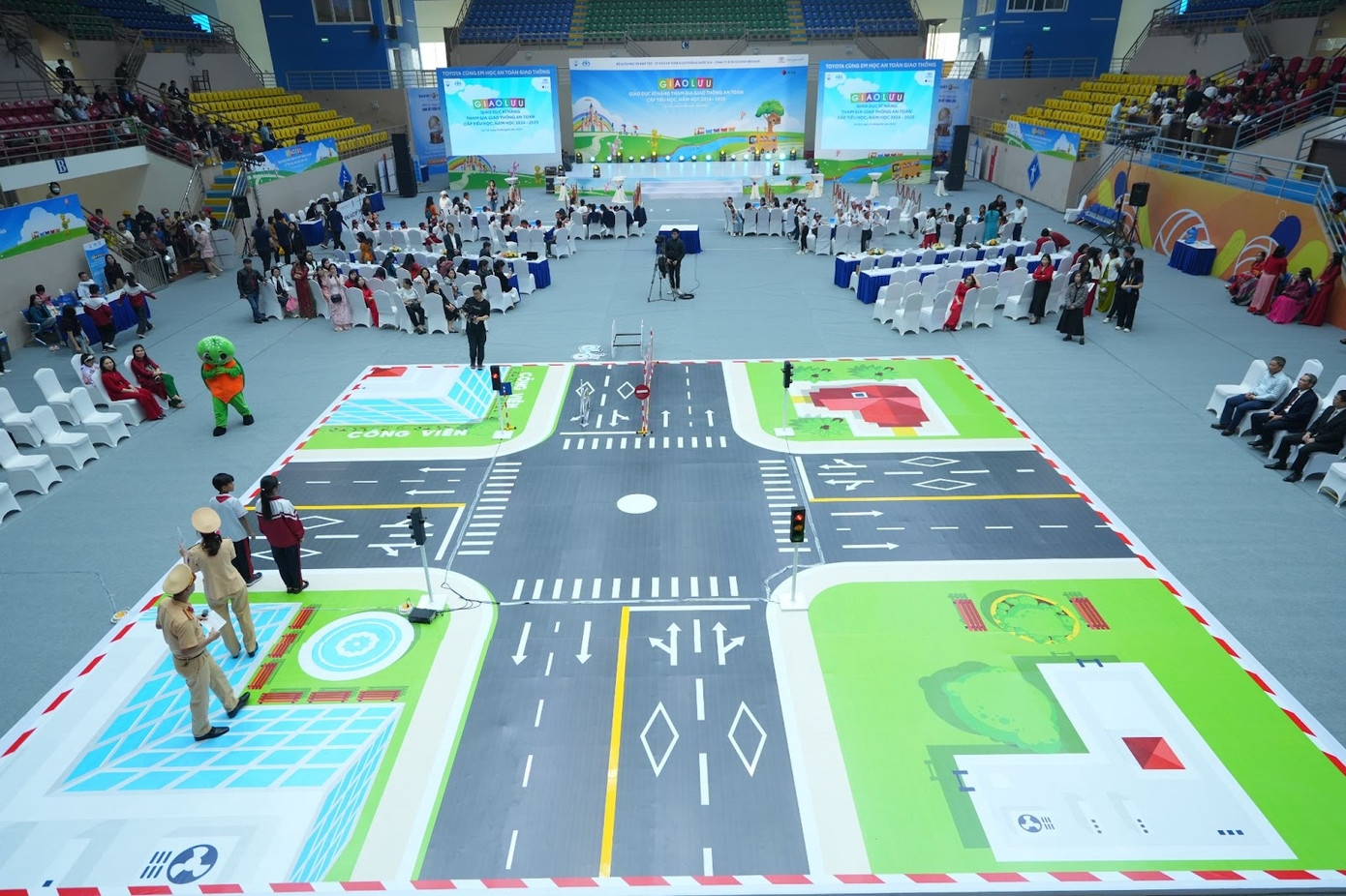 Trải nghiệm tình huống sa hình giao thông.