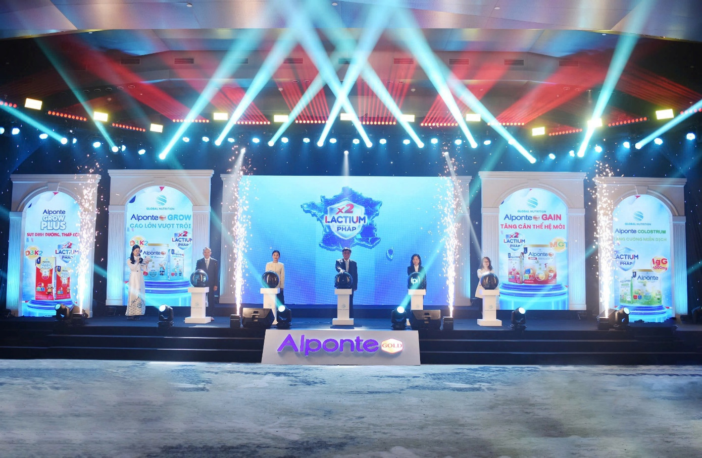 Nghi thức đánh dấu cho sự ra mắt chính thức của bộ sản phẩm Alponte Gold