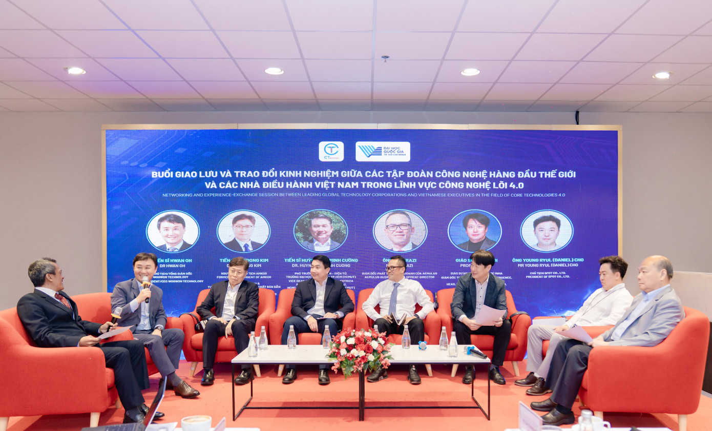 Các chuyên gia, đại diện các trường, doanh nghiệp chia sẻ sôi nổi tại phiên thảo luận