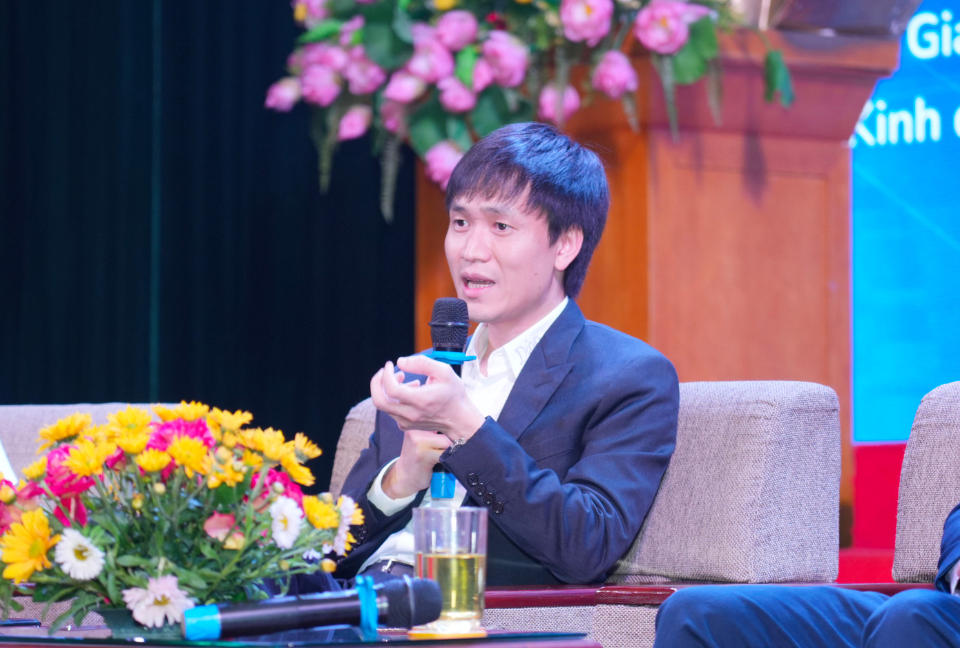 CEO F88 - Phùng Anh Tuấn cũng chia sẻ về những khó khăn ban đầu khi khởi nghiệp, từ việc thiếu vốn, thiếu kinh nghiệm đến những quyết định sai lầm trong quản lý