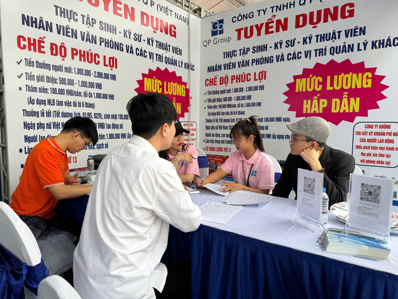 Theo số liệu từ bộ phận Quan hệ doanh nghiệp của trường Cao đẳng FPT Polytechnic, 97,7% sinh viên có việc làm trong vòng một năm sau khi tốt nghiệp, với mức lương cạnh tranh. Theo số liệu từ bộ phận Quan hệ doanh nghiệp của trường Cao đẳng FPT Polytechnic, 97,7% sinh viên có việc làm trong vòng một năm sau khi tốt nghiệp, với mức lương cạnh tranh.