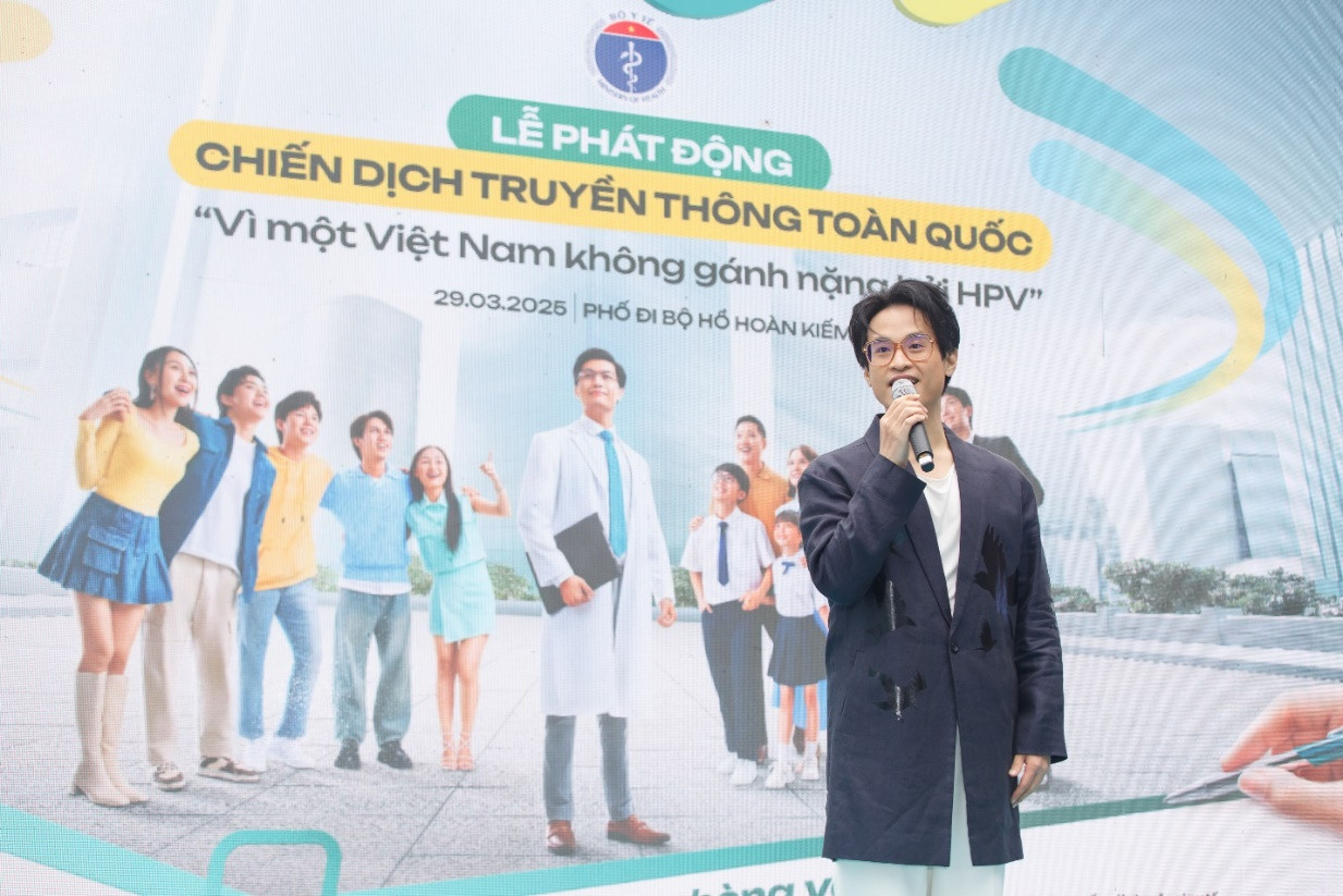 Ca sĩ Hà Anh Tuấn, đại sứ đồng hành cùng MSD trong chiến dịch, kêu gọi mỗi cá nhân chủ động bảo vệ sức khỏe của mình, của cộng đồng “Vì một Việt Nam không gánh nặng bởi HPV”.