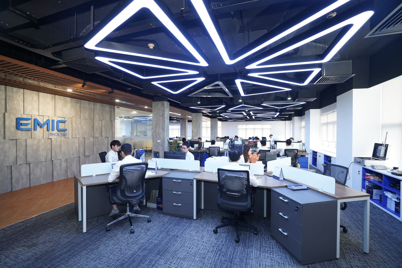 Trung tâm R&D tại đơn vị thành viên EMIC. Trung tâm R&D tại đơn vị thành viên EMIC.