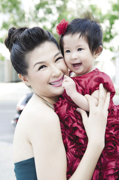 Mạc Anh Thư chỉ chia sẻ về cuộc tình với Huy Khánh sau gần một năm sinh con.