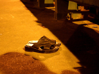 Đôi dép của nạn nhân để lại hiện trường