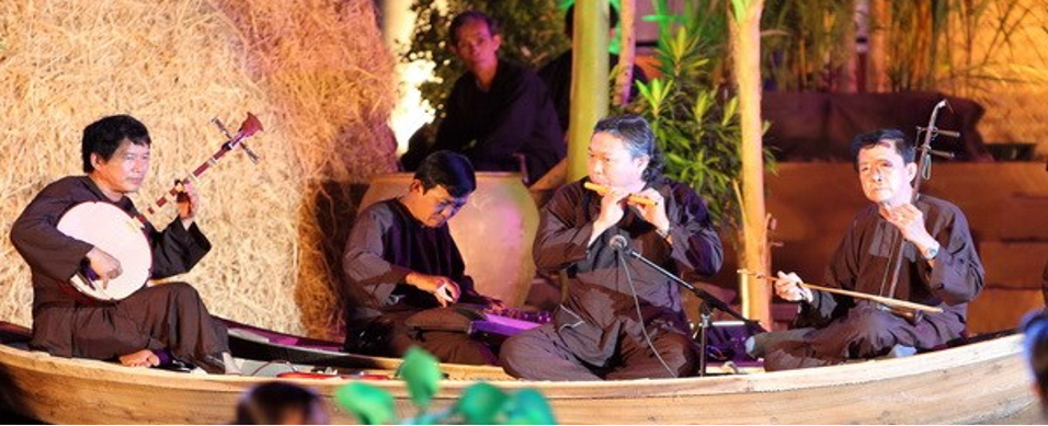 Chương trình biểu diễn nghệ thuật. Ảnh: UBND quận 8