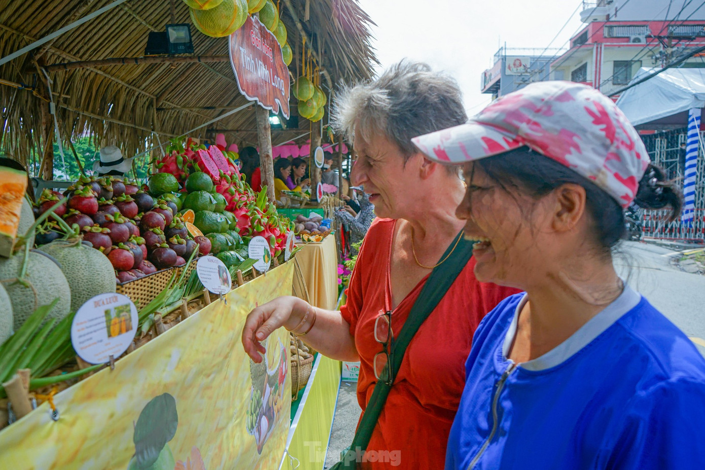 Khu vực kinh doanh trái cây.