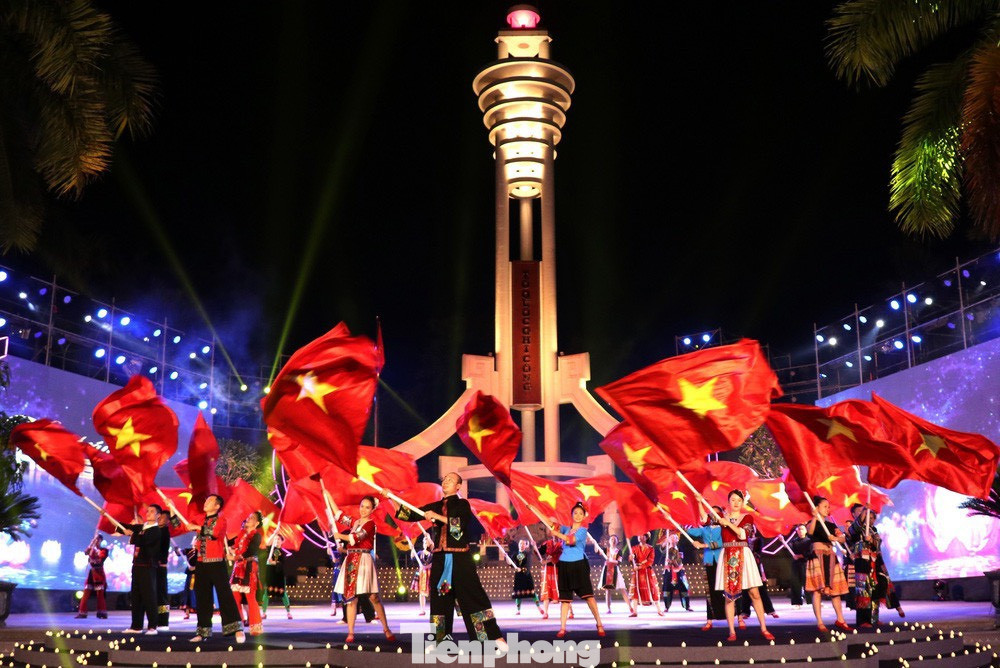 Bản sắc văn hóa Việt là nền tảng tinh thần, động lực để phát triển. Ảnh: HOÀNG MẠNH THẮNG. Bản sắc văn hóa Việt là nền tảng tinh thần, động lực để phát triển. Ảnh: HOÀNG MẠNH THẮNG.