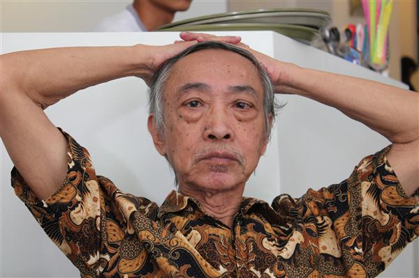 Dịch giả Dương Tường qua đời tối 24/2. Ảnh: NGUYỄN ĐÌNH TOÁN. Dịch giả Dương Tường qua đời tối 24/2. Ảnh: NGUYỄN ĐÌNH TOÁN.