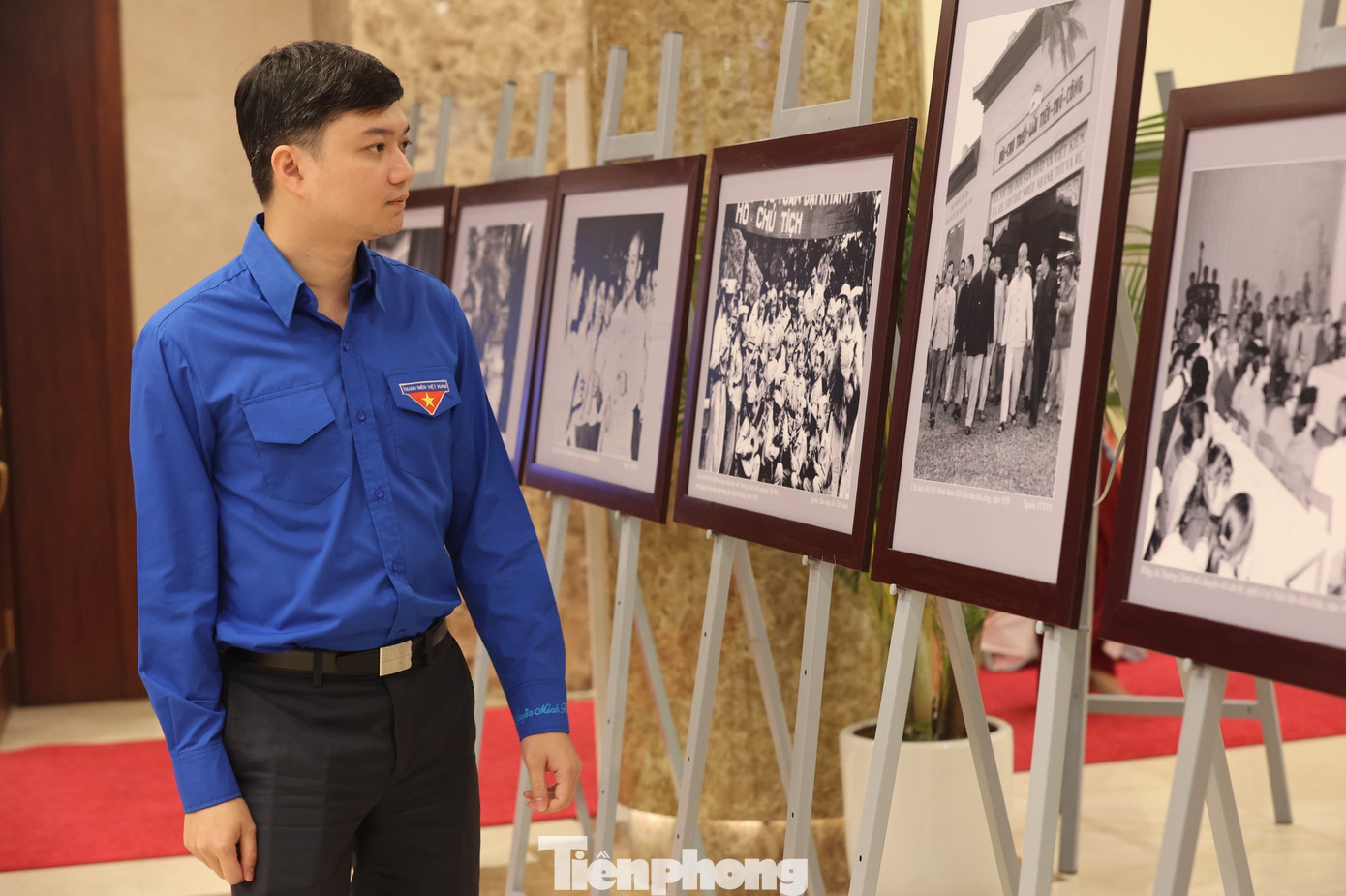 Anh Nguyễn Minh Triết tại Triển lãm ảnh 80 năm Đề cương về Văn hóa Việt Nam. Ảnh: Như Ý. Anh Nguyễn Minh Triết tại Triển lãm ảnh 80 năm Đề cương về Văn hóa Việt Nam. Ảnh: Như Ý.