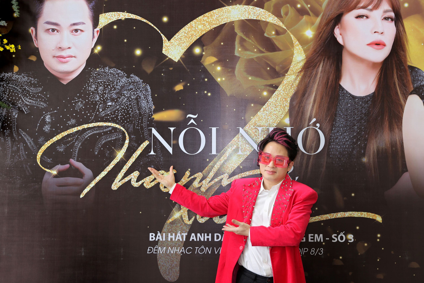 Tùng Dương nói vui anh luôn có duyên &quot;làm phi công&quot;.