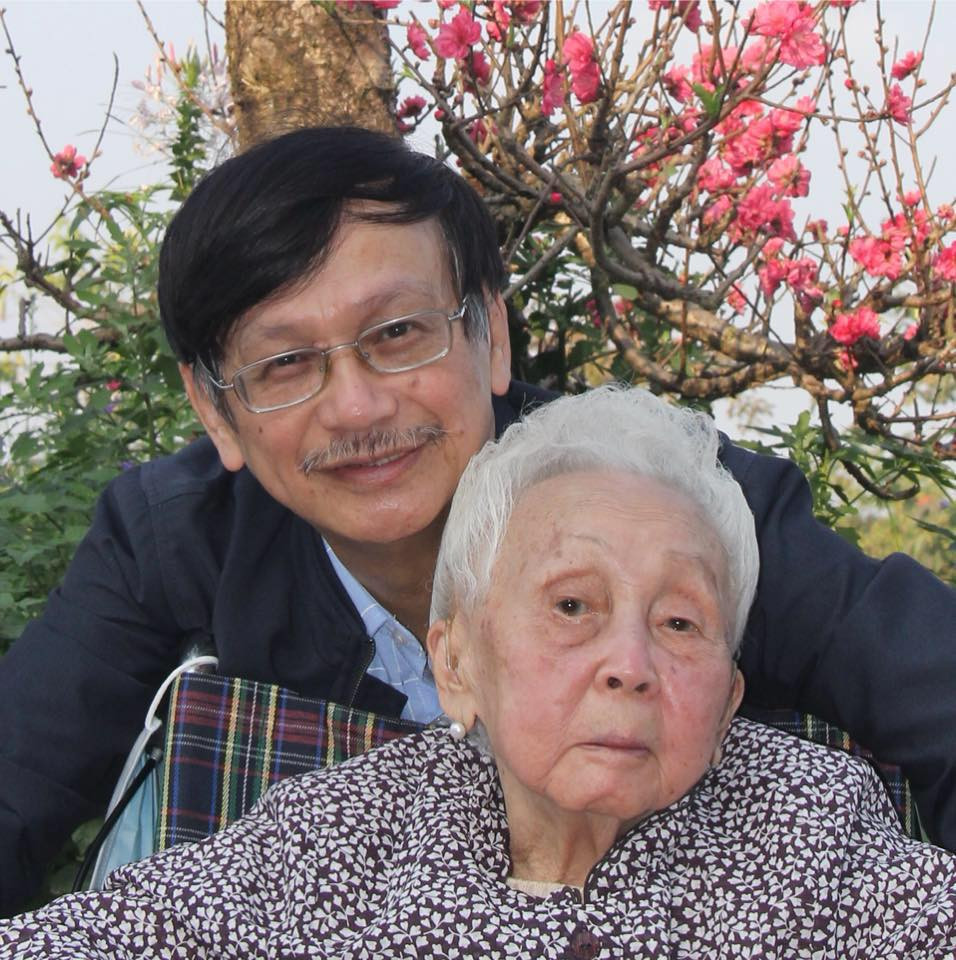 KTS. Trần Thanh Bình là con trai cả của bà Thái Thị Liên và ông Trần Ngọc Danh. KTS. Trần Thanh Bình là con trai cả của bà Thái Thị Liên và ông Trần Ngọc Danh.