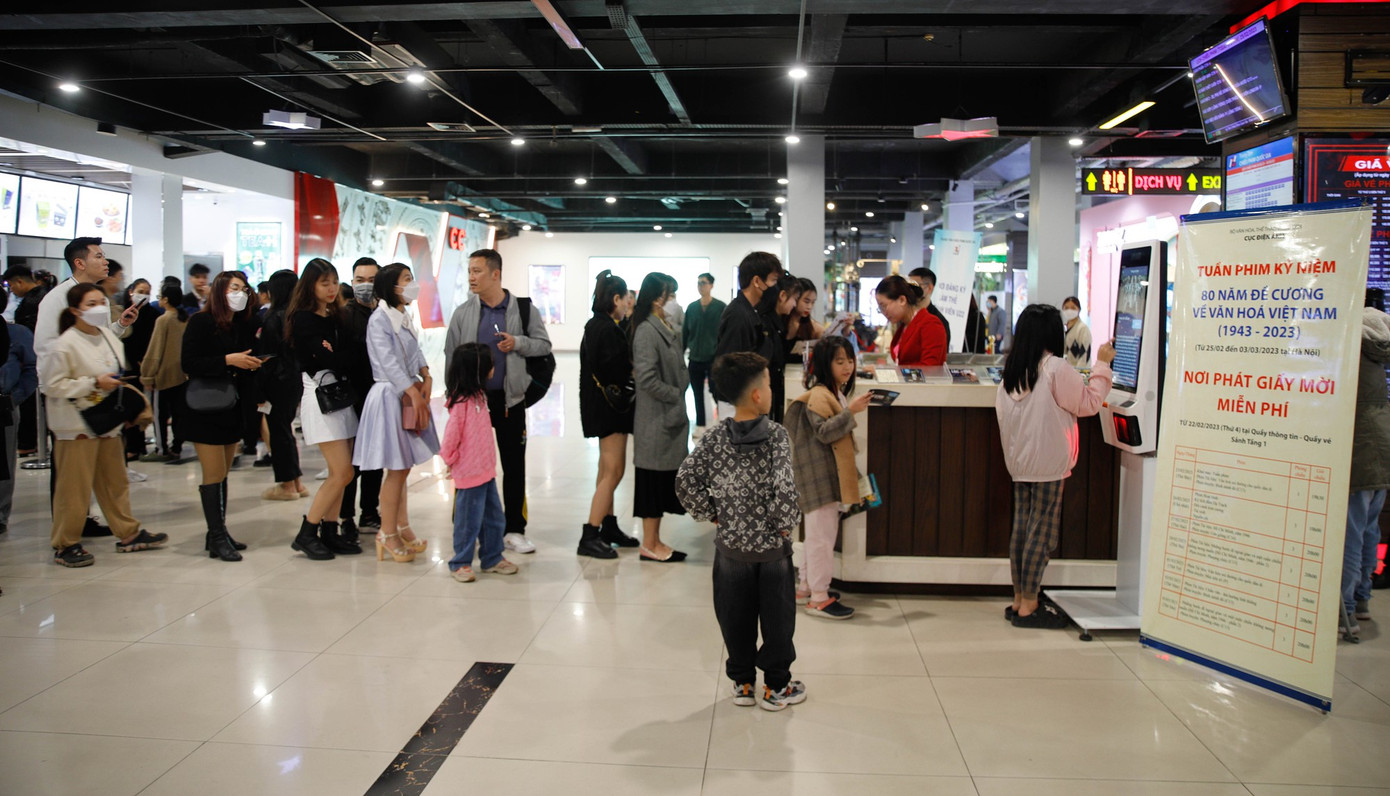 Vé mời được phát miễn phí tại rạp chiếu. Ảnh: NAM NGUYỄN. Vé mời được phát miễn phí tại rạp chiếu. Ảnh: NAM NGUYỄN.