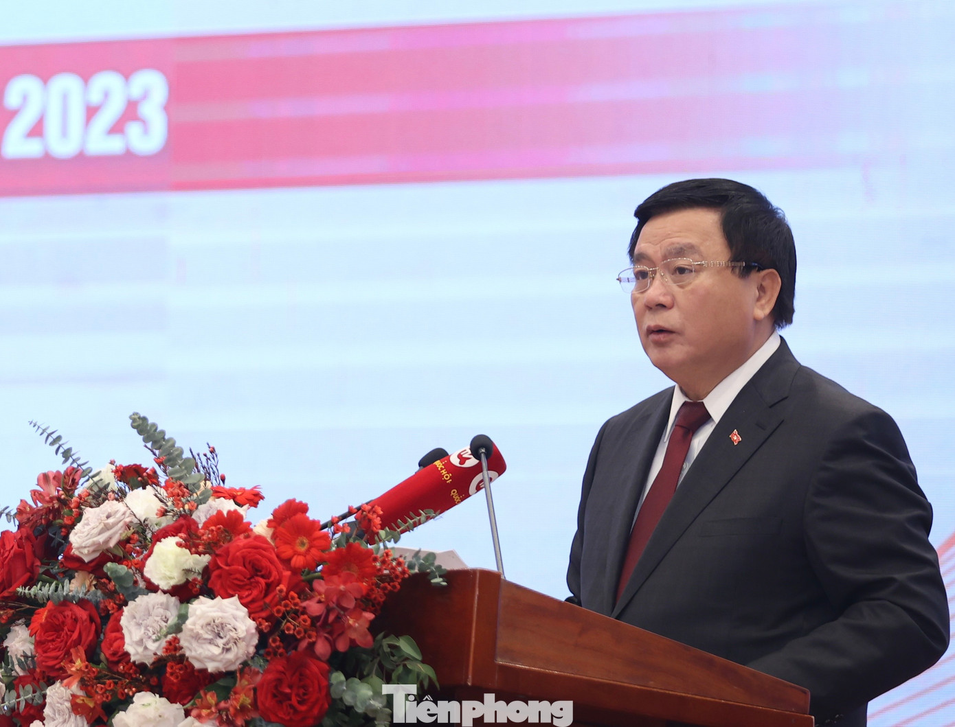 Ủy viên Bộ Chính trị, Giám đốc Học viện Chính trị quốc gia Hồ Chí Minh, Chủ tịch Hội đồng Lý luận Trung ương Nguyễn Xuân Thắng đề nghị các đại biểu tập trung thảo luận 5 vấn đề quan trọng. Ảnh: Như Ý. Ủy viên Bộ Chính trị, Giám đốc Học viện Chính trị quốc gia Hồ Chí Minh, Chủ tịch Hội đồng Lý luận Trung ương Nguyễn Xuân Thắng đề nghị các đại biểu tập trung thảo luận 5 vấn đề quan trọng. Ảnh: Như Ý.