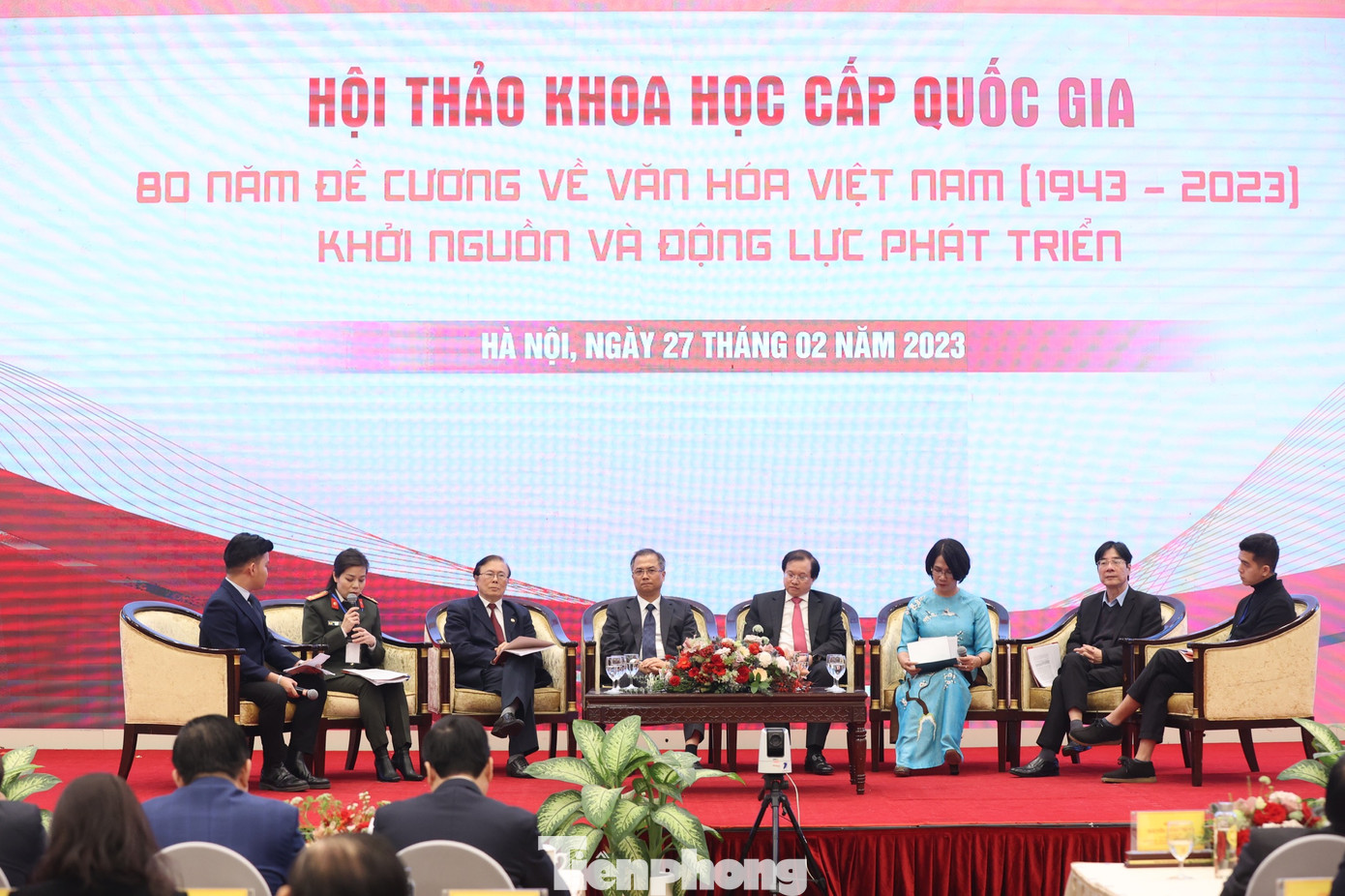 Bên cạnh phiên thảo luận chuyên đề, các nhà khoa học, nhà quản lý thảo luận kỹ lưỡng về bản Đề cương tại phiên bàn tròn. Ảnh: NHƯ Ý. Bên cạnh phiên thảo luận chuyên đề, các nhà khoa học, nhà quản lý thảo luận kỹ lưỡng về bản Đề cương tại phiên bàn tròn. Ảnh: NHƯ Ý.