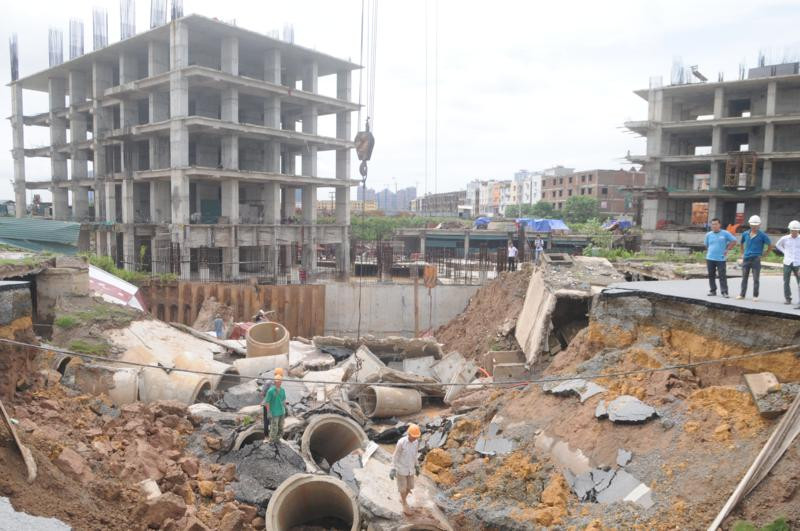 Theo dự kiến, nếu thời tiết thuận lợi, đến hết ngày 25-8 Sông Đà Thăng Long sẽ hoàn thiện, trả lại mặt đường như hiện trạng ban đầu