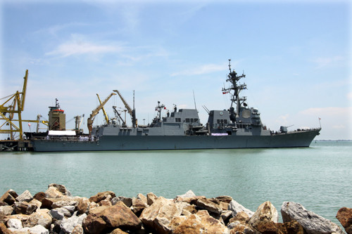 Tàu khu trục tên lửa dẫn đường USS Chung-Hoon tại Cảng Tiên Sa, Đà Nẵng