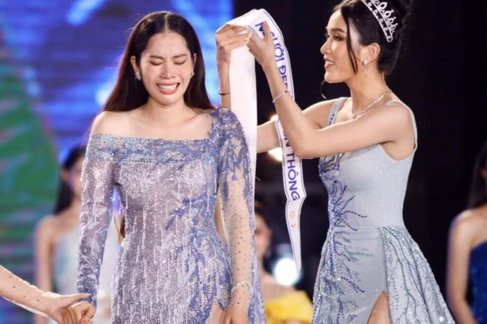 Nam Em khiến khán giả vô cùng thương cảm khi cô khóc nức nở trong đêm Chung kết.