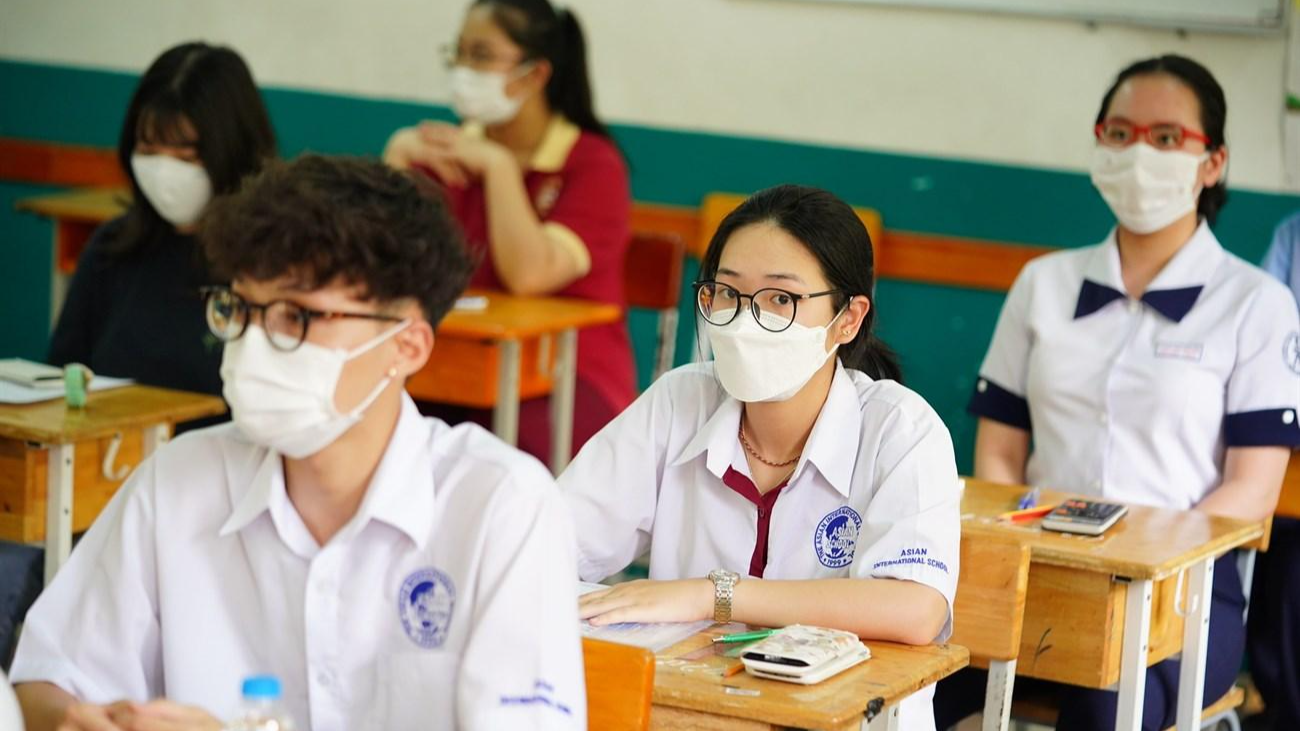 Nhớ mang đầy đủ các dụng cụ cần thiết để không ảnh hưởng đến tâm lý khi làm bài thi bạn nhé! Ảnh minh họa từ Internet