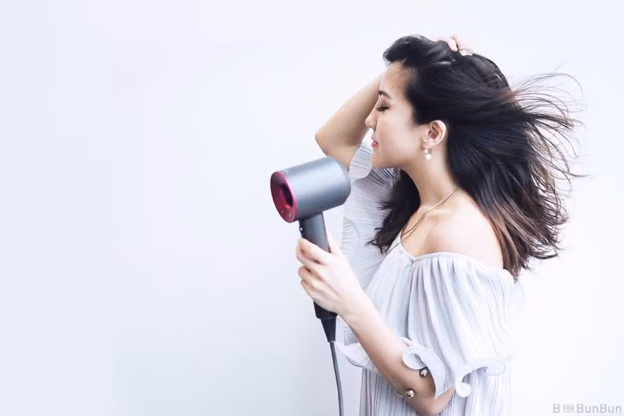 Máy sấy tốt và lược xịn để bạn có thể tin tưởng là tóc mình được chăm sóc mỗi ngày.