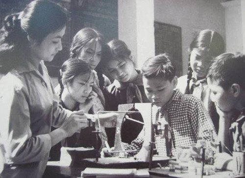 Một tiết học thực hành với các dụng cụ đơn sơ