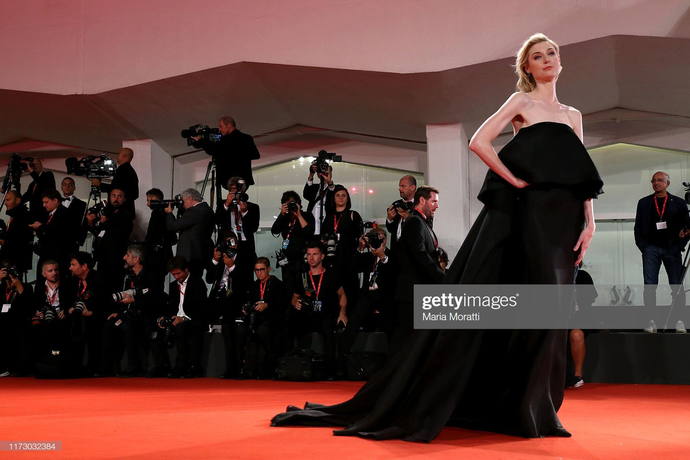 Thảm đỏ LHP Venice ngày cuối: Loạt mỹ nhân chuộng mốt ‘thả rông’ ảnh 2