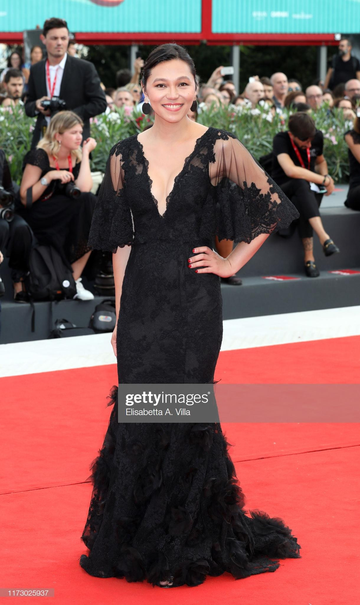 Thảm đỏ LHP Venice ngày cuối: Loạt mỹ nhân chuộng mốt ‘thả rông’ ảnh 12