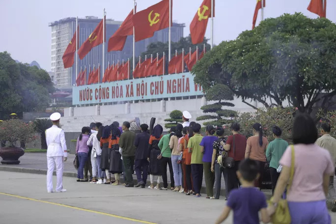 Ngàn người nghiêm trang dự lễ chào cờ ngày Quốc khánh trên Quảng trường Ba Đình ảnh 16