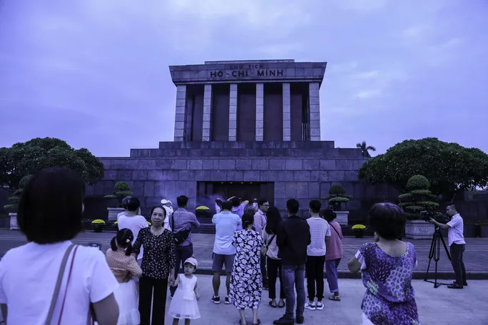 Ngàn người nghiêm trang dự lễ chào cờ ngày Quốc khánh trên Quảng trường Ba Đình ảnh 10