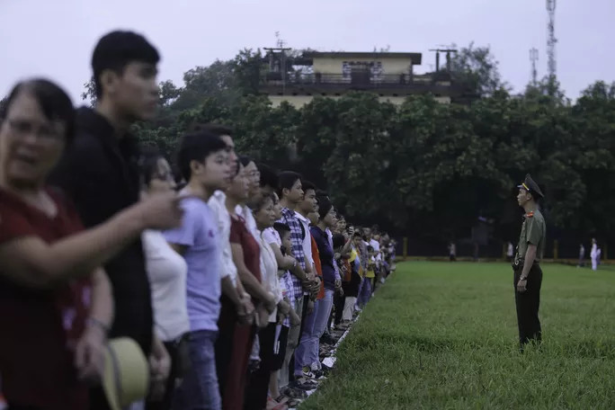 Ngàn người nghiêm trang dự lễ chào cờ ngày Quốc khánh trên Quảng trường Ba Đình ảnh 9