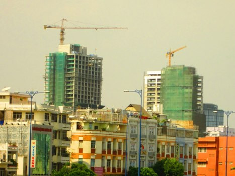 Thu nhập trung bình của người Việt Nam so với giá nhà ở lên đến 25 lần, tỷ lệ bị đánh giá là quá cao so với mặt bằng chung của các nước có thị trường bất động sản đang phát triển. Ảnh: Vũ Lê